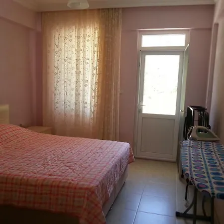 Cemre Aparts